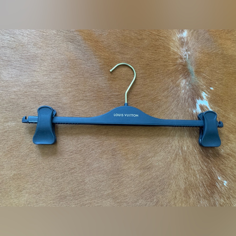 #7 Louis Vuitton Hanger